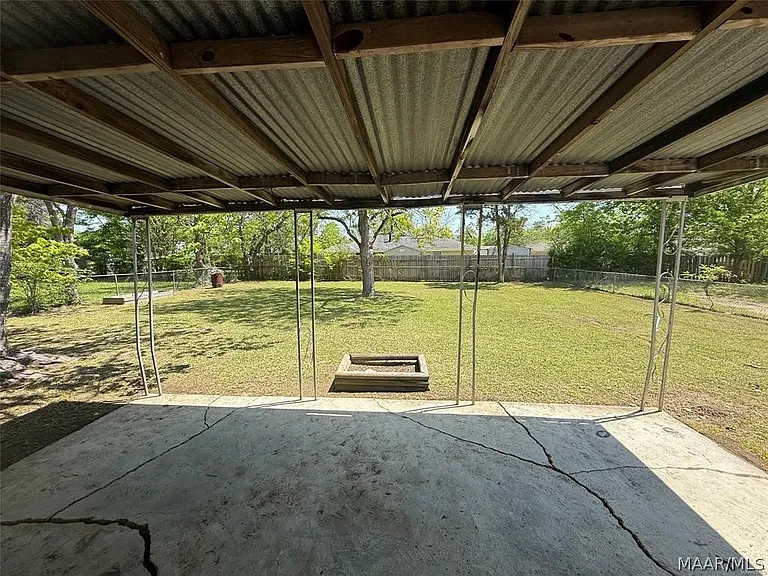 3211 Hackberry Ln — Photo 10