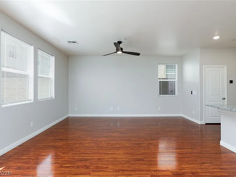 5327 Lazy Breeze Ave — Photo 8