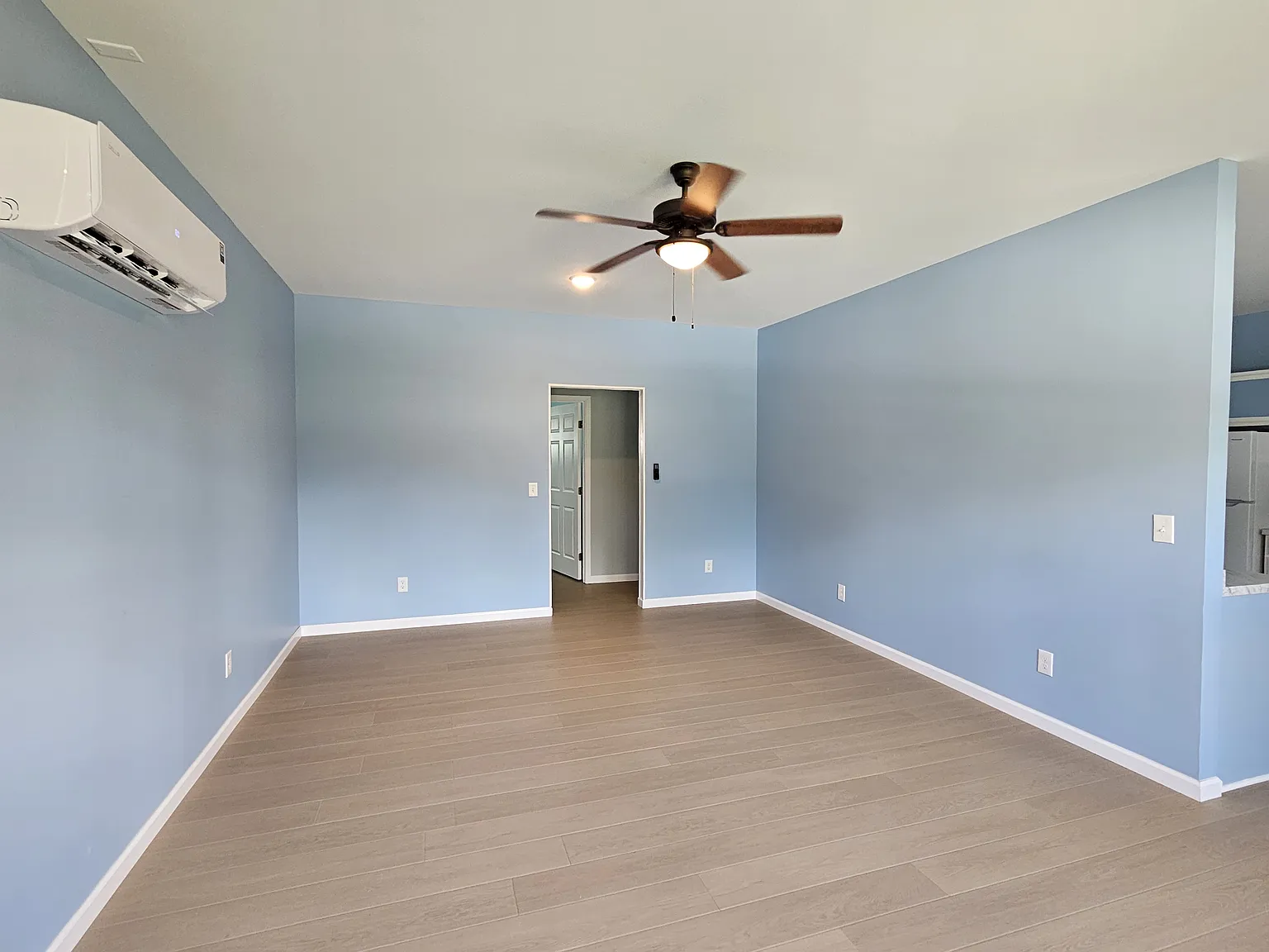 2 bed, 1000 sqft, $1,400 — Photo 3
