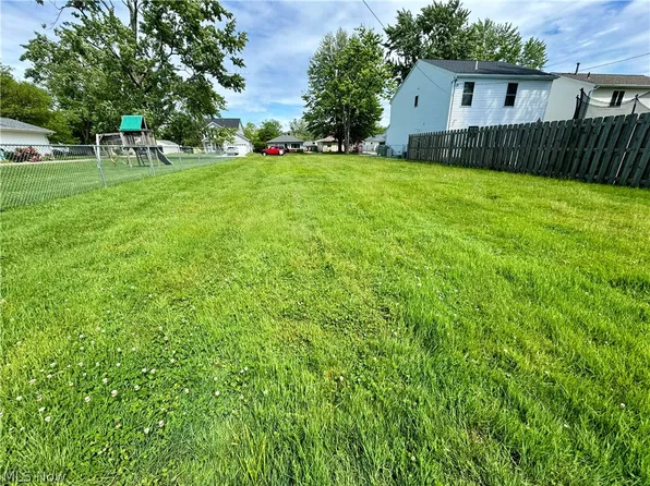 5026 Wake Robin Rd, Mentor, OH 44060