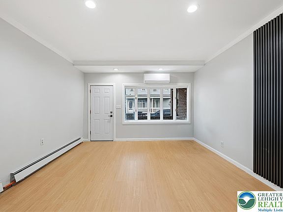 4th image of 401 W Pine St