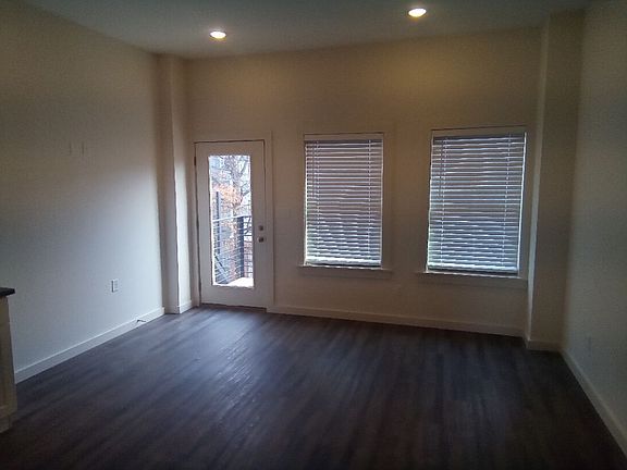 4th image of 811 Douglas St APT 307