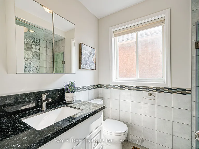 43 Tower Bridge Cres — Photo 18