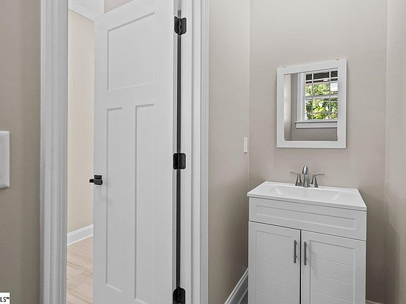 5th image of 452 Tryon St