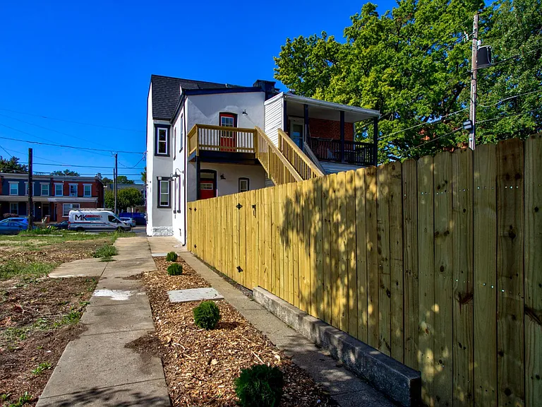 537 N Plum St — Photo 25