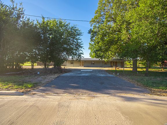 4th image of 637 Strempel Rd