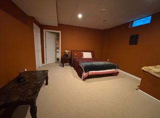 8 Lexington Ct, Monroe Township, NJ 08831