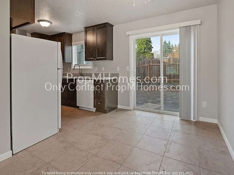 15559 NE Glisan St — Photo 6