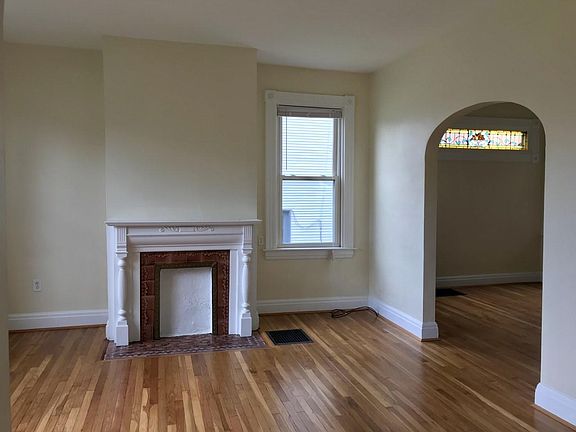 3rd image of 3519 Shaw Ave