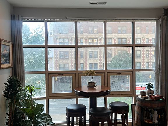 3rd image of 1216 N Lasalle St #2