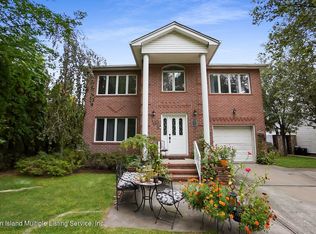 31 Maguire Ct, Staten Island, NY 10309