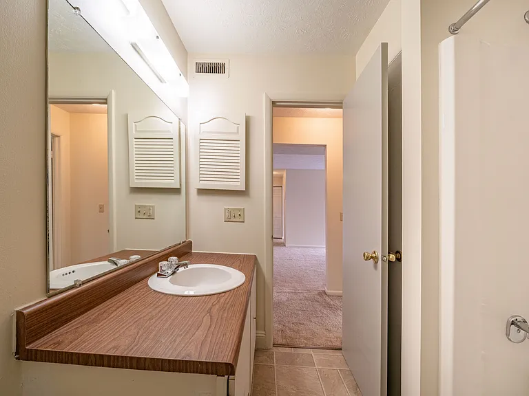 Viking Apartments and Townhomes — Photo 32