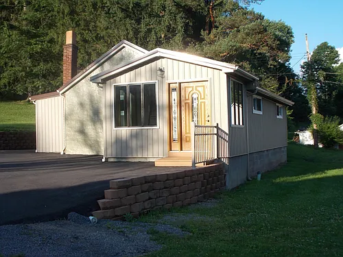 114 Leslie Dr Photo 1