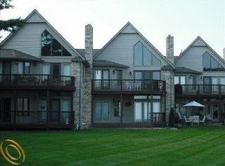 50684 Harbourview Dr, New Baltimore, MI 48047