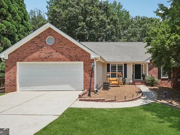 1535 Smoke Hill Dr, Hoschton, GA 30548