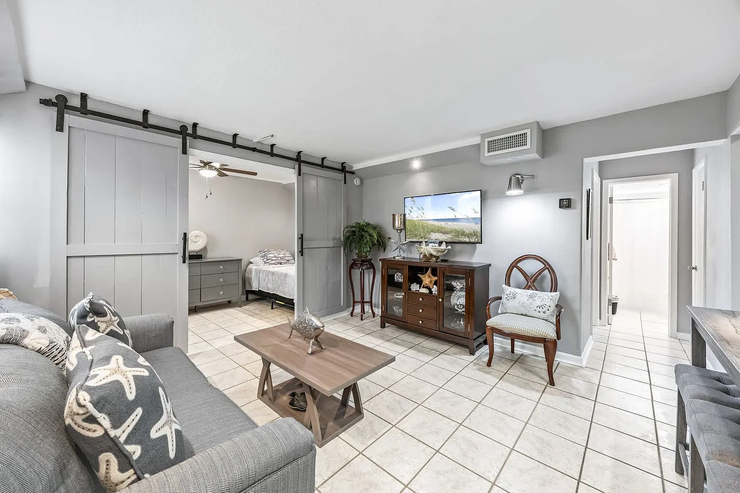 2 bed, 1.0 bath, $2,867 — Photo 2