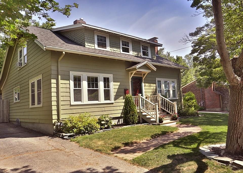 1st image of 10 Woodlawn St