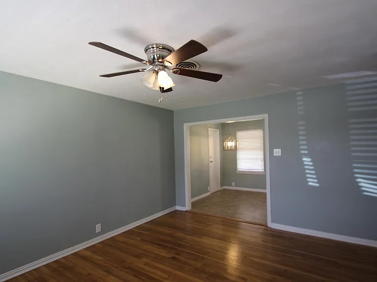 1921 Deborah Dr — Photo 5