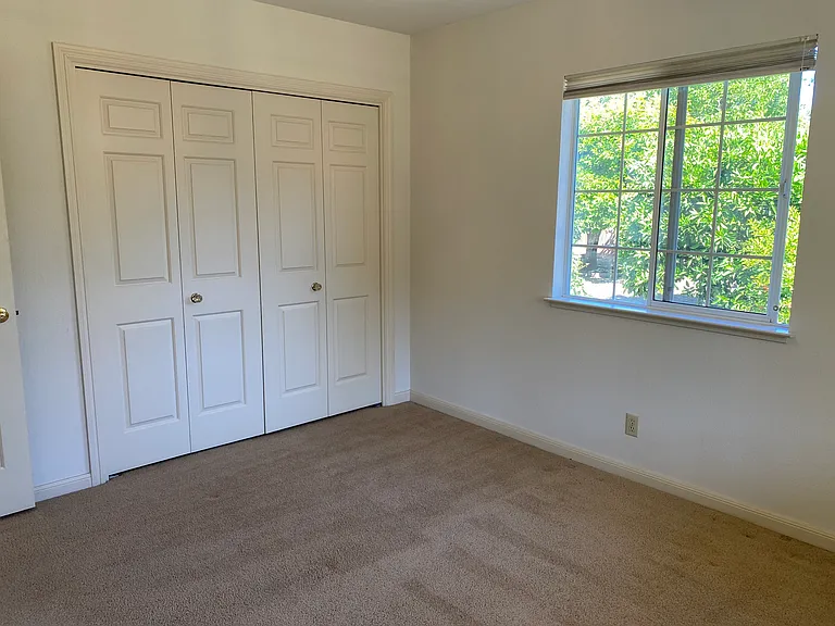 18190 Comstock Ave — Photo 11