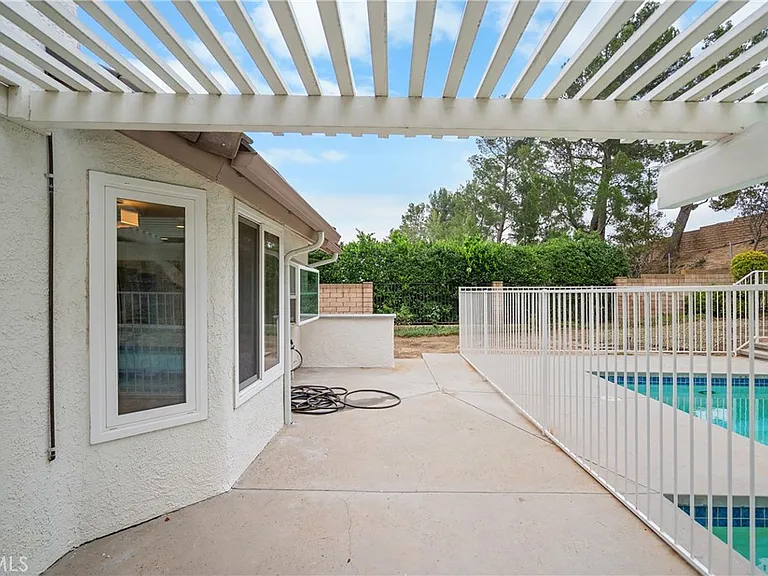 11861 Darby Ave — Photo 44