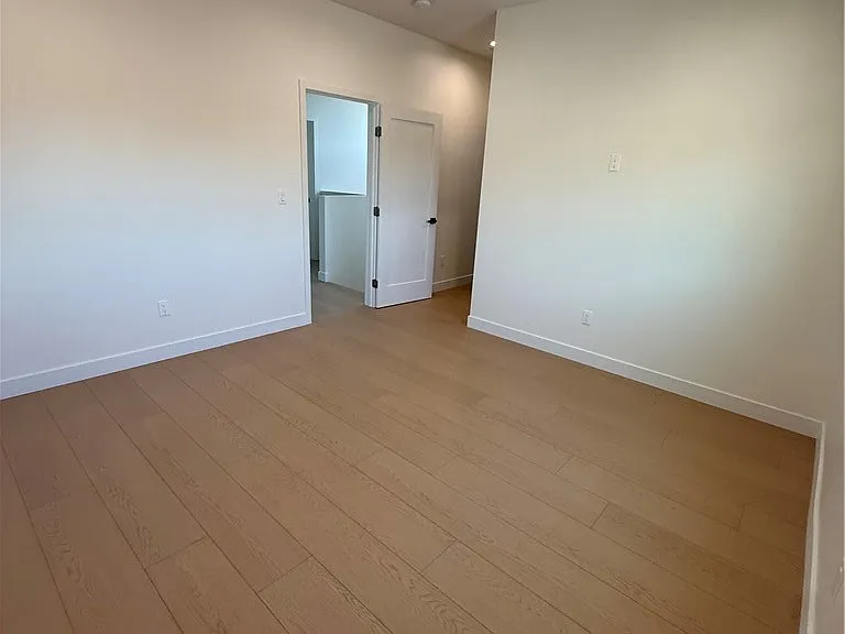10026 Norwich Ave — Photo 13