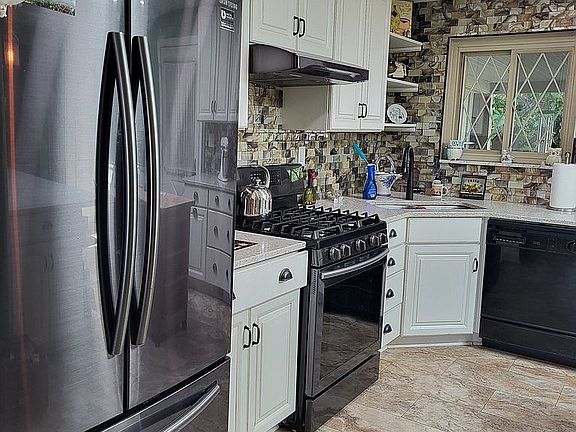 Newer Stove and Refigerator