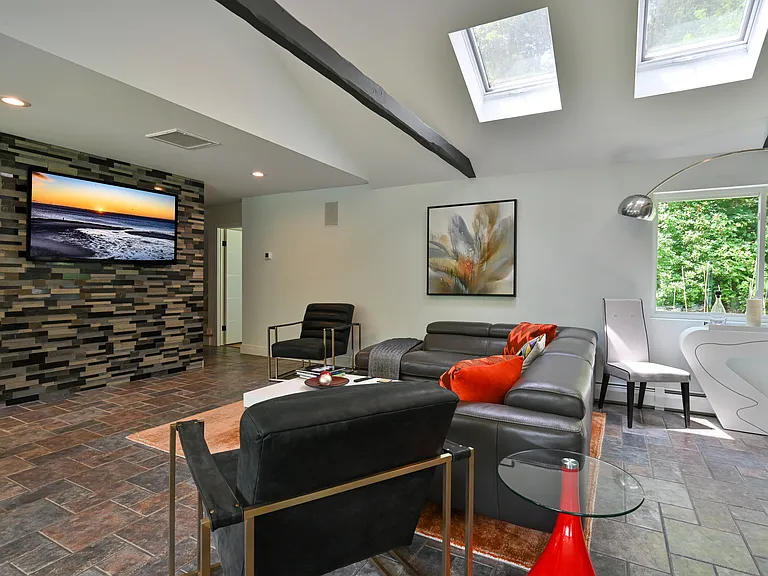 35 Kirk Rd — Photo 25