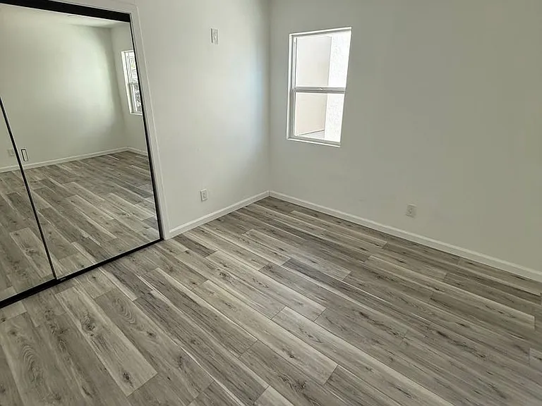 10214 Omelveny Ave — Photo 13