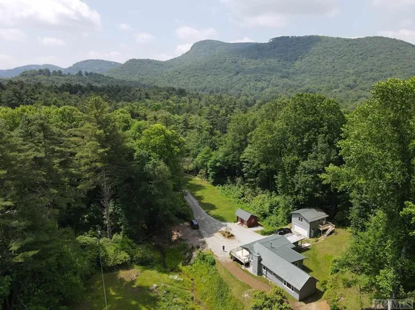 257 Evitt Cemetery, Cashiers, NC 28717