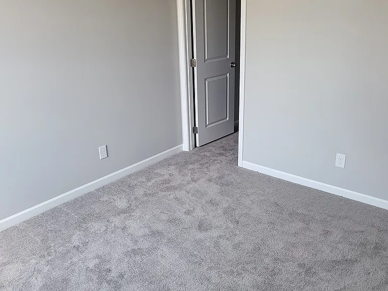 1019 Spring Hill Dr — Photo 4