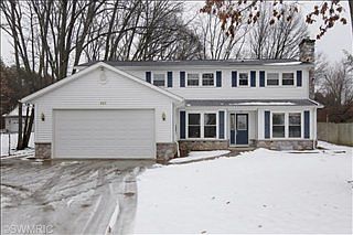 2nd image of 657 Aquaview Dr