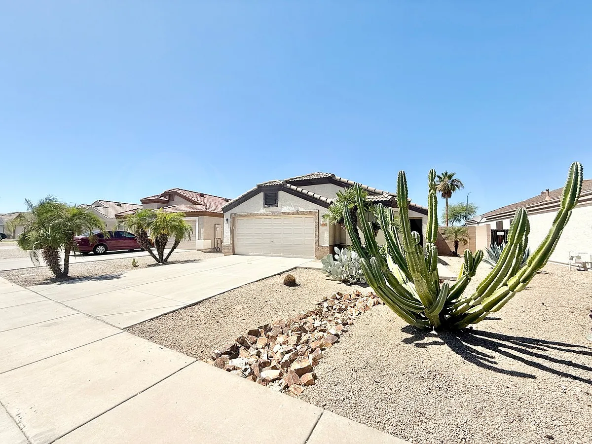 2 bed, 2.0 bath, 1321 sqft, $2,099 — Photo 3