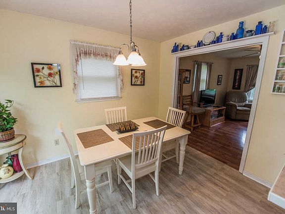 5th image of 111 Paw Paw Dr