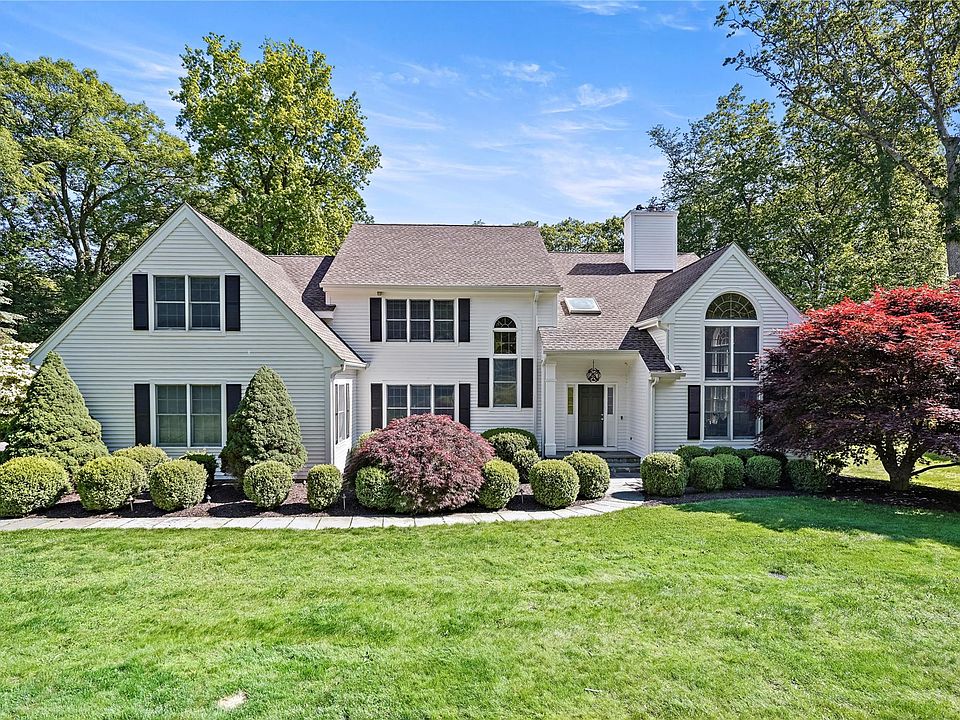1st image of 17 Mianus Bluff Drive