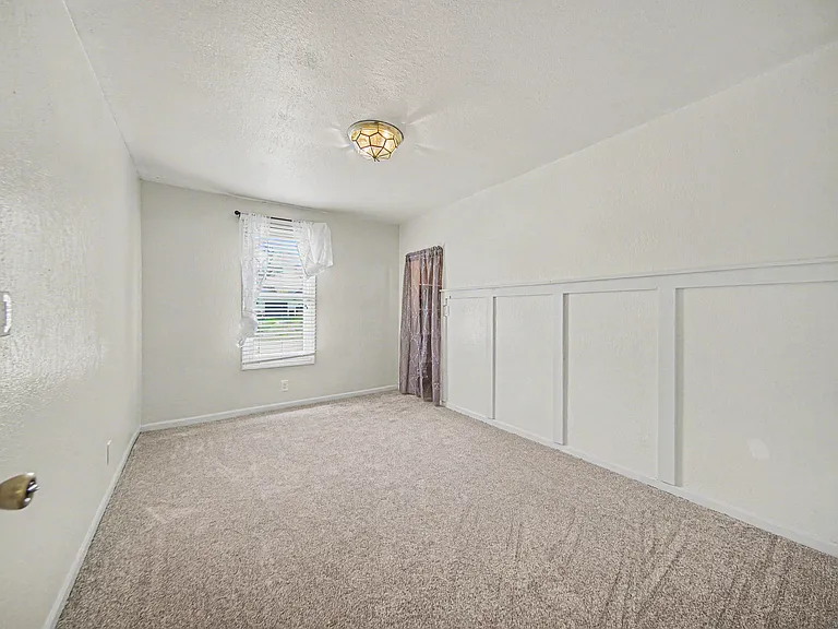 300 E Argyle St — Photo 9