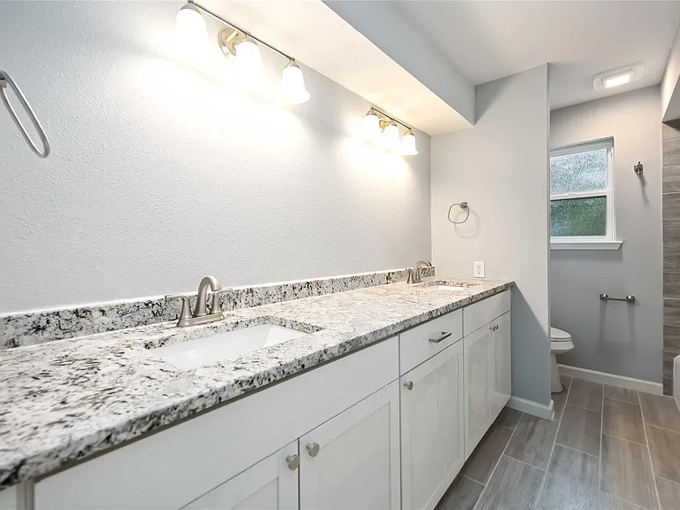 3823 Fernglade Dr — Photo 16