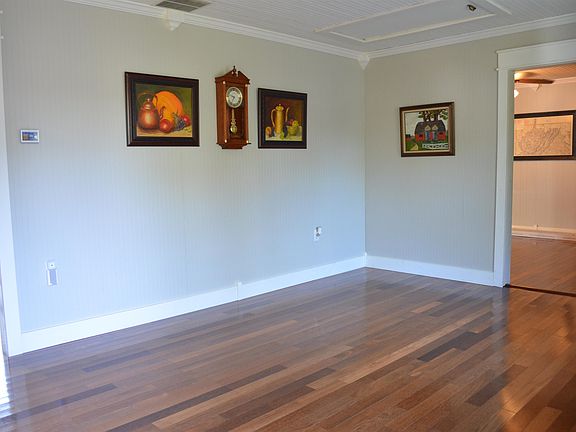 2nd image of 4 Louie Ct