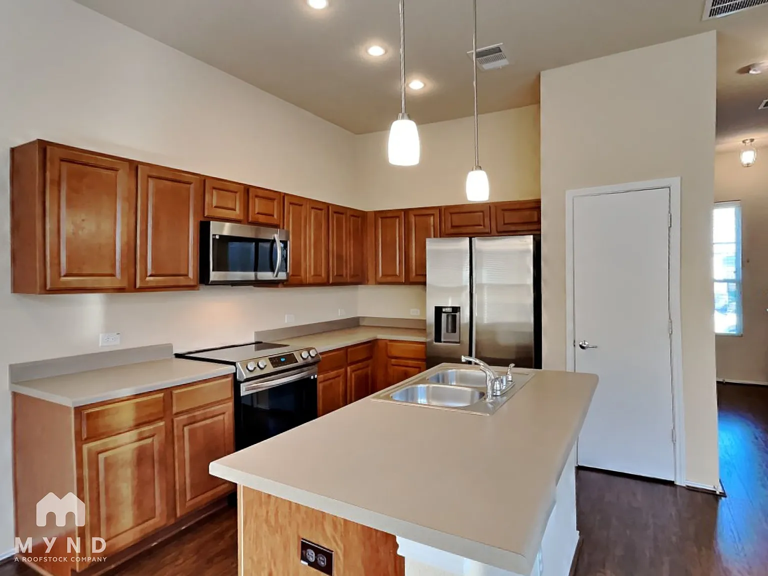 2 bed, 2.5 bath, 1240 sqft, $2,999 — Photo 3