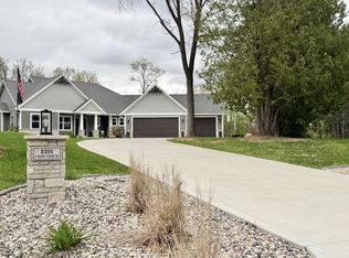 5201 N Grand Videre Dr, Janesville, WI 53548