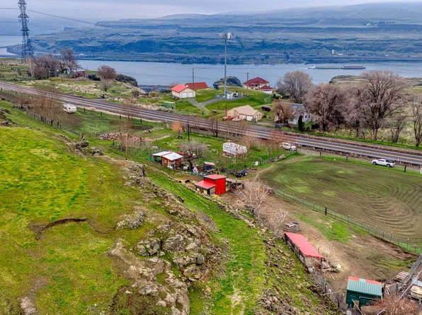 9279 Highway 14, Wishram, WA 98673