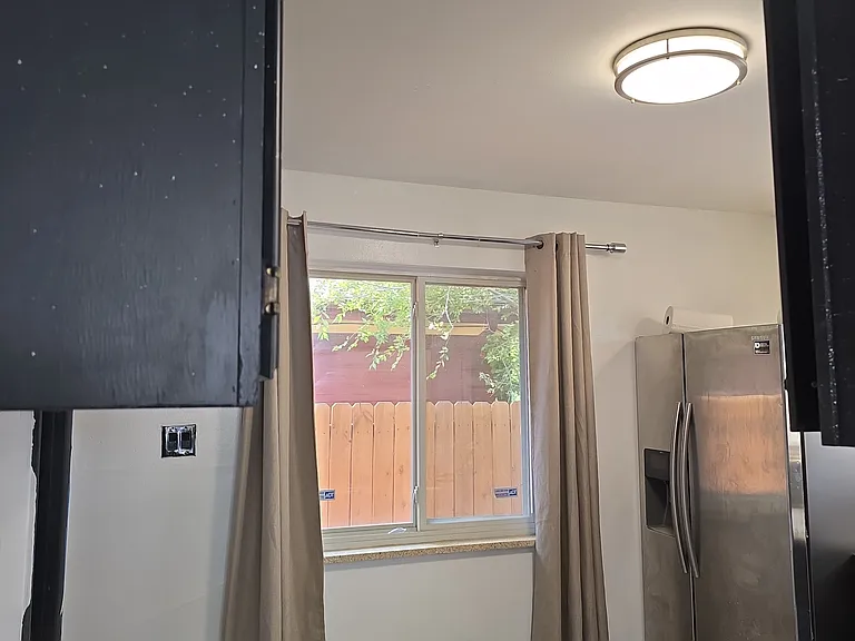 390 S Utica St — Photo 22