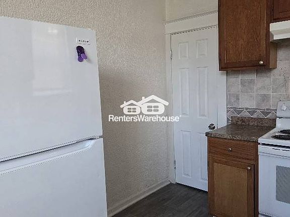 3rd image of 3816 Avondale Ave