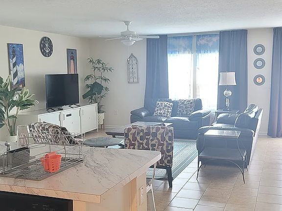 4th image of 15 Bracken Ln