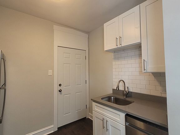 4th image of 1461 W Byron St #2097278