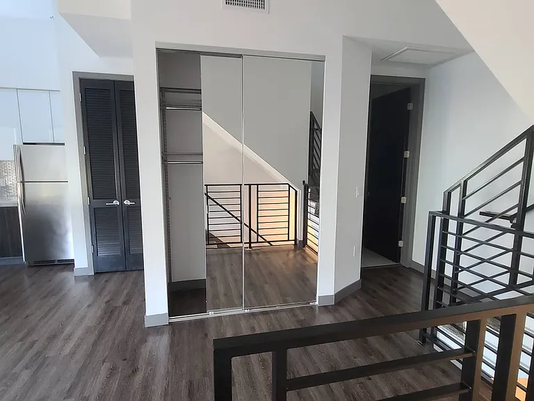 644 N Hobart Blvd — Photo 18