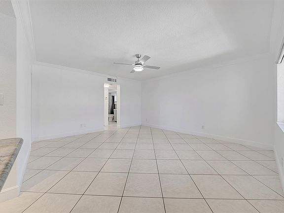 5th image of 7910 Taft Street #206