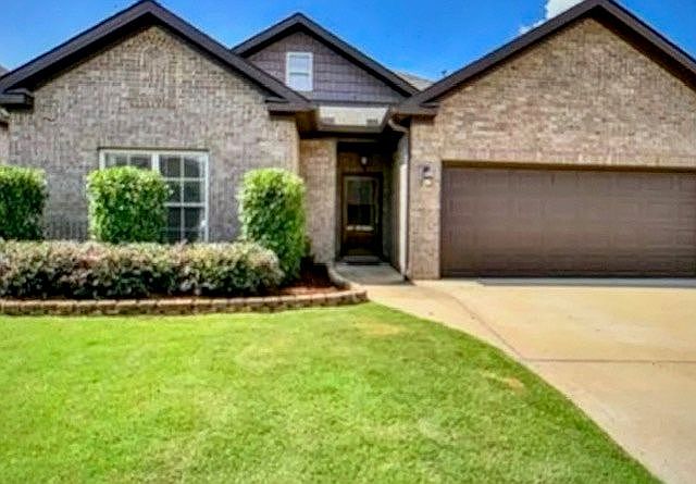 1st image of 553 Shelby Cir