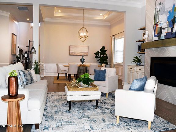 5th image of 211 BERMUDA GREENS Avenue