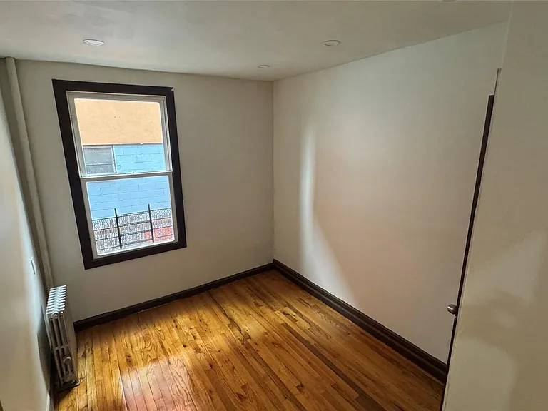 686 E 98th St #1 — Photo 3