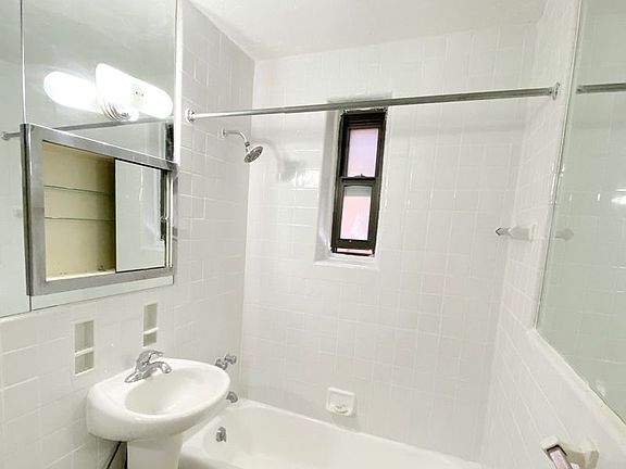 4th image of 1380 York Ave APT 6A